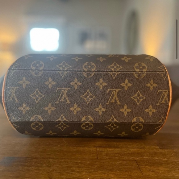 Authentic Louis Vuitton - Picture 4 of 10